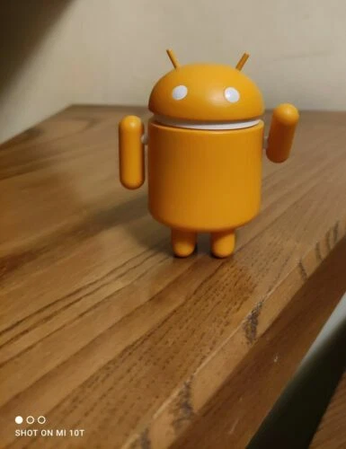 Action figure di designer e Urban Vinyl dimensioni 7 cm sul Android