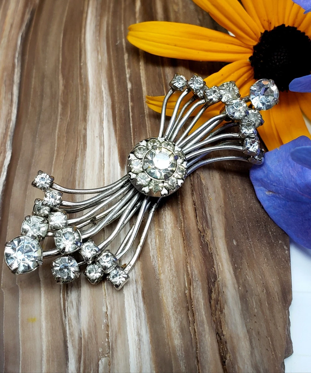 Art deco costume jewelry shop