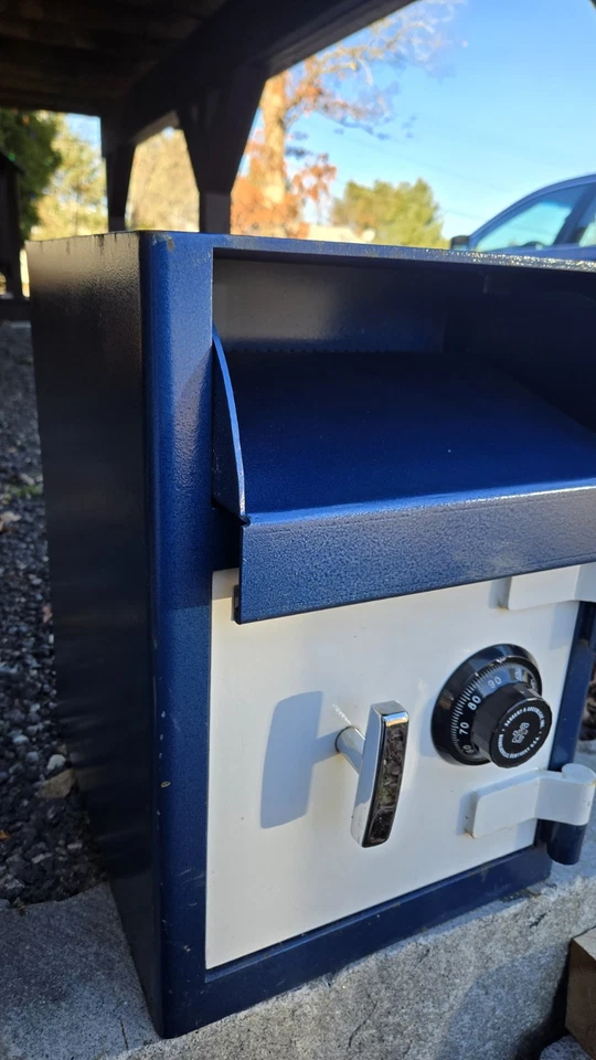 Commercial Drop Safe With Sargent Greenleaf Combination Lock - Image 3 of 4