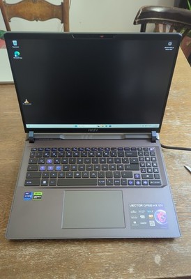 MSI Vector GP68HX12V i9-12900HX RTX 4080 12GB - 16GB DDR5 1TB SSD Win 11 Pro