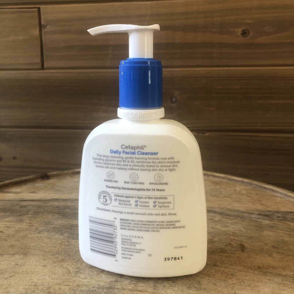 Limpiador facial diario Cetaphil para piel sensible, combinada con grasa, 8 oz Foto 3 de 4
