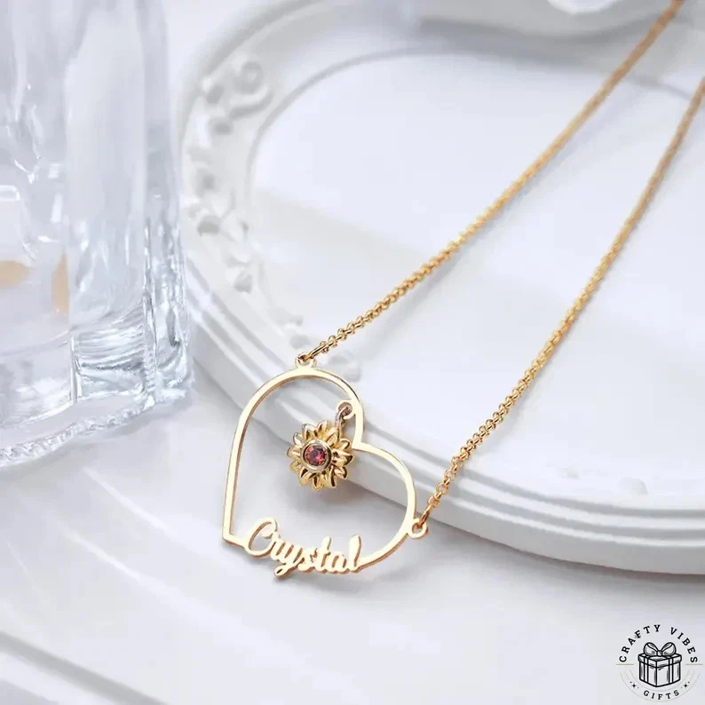 Collar colgante personalizado de piedra de nacimiento de rubí simulado de 1 quilate enchapado en oro amarillo de 14 k Foto 3 de 4