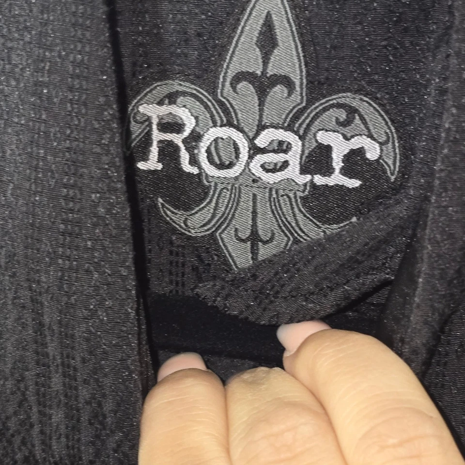 Camisa ROAR Strength bordada refinada preta manga longa com botões Y2K Western - Imagem 4 de 4