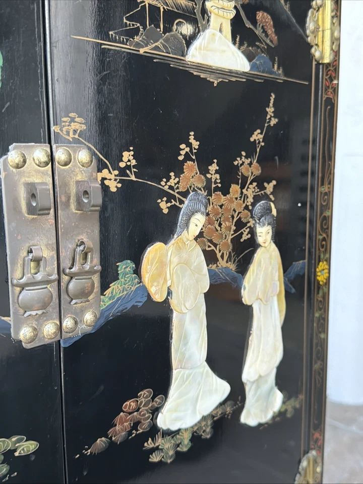 Armário vintage chinês chinoiserie laca preta e madrepérola pintado à mão - Imagem 4 de 4