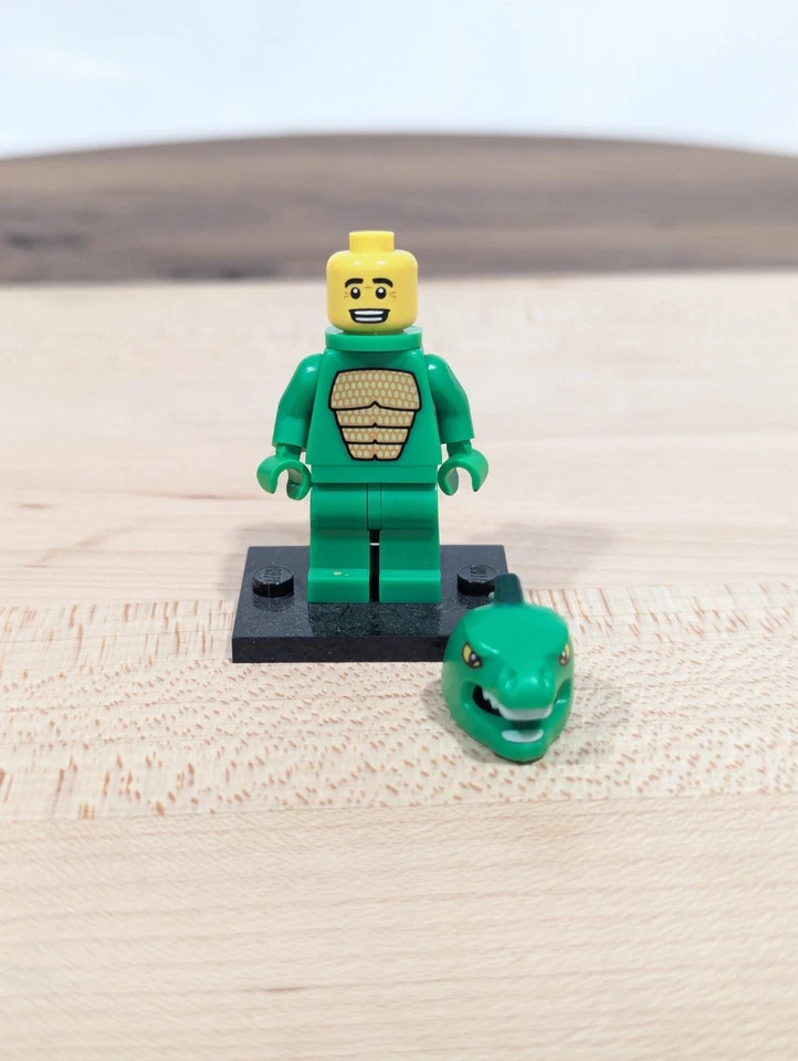 Lego Series 5 Lizard Man Minifigure 8805 - Image 2 of 4