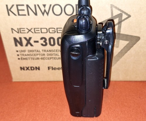 Kenwood Nexedge NX-300 K2 UHF DIGITAL / Analog - FULL KEYBOARD - Zdjęcie 4 z 8