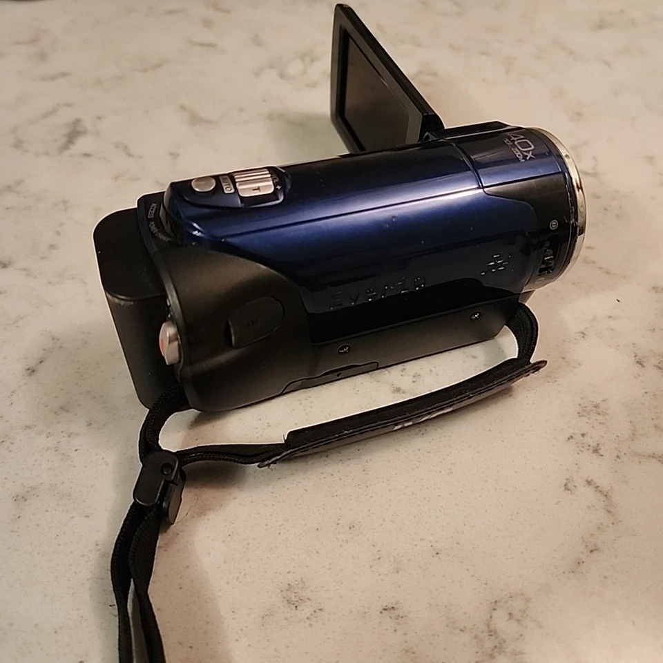 JVC Everio HD Camcorder GZ-HM30AU 40x Optical Zoom Battery No Charger untested - Image 4 of 4