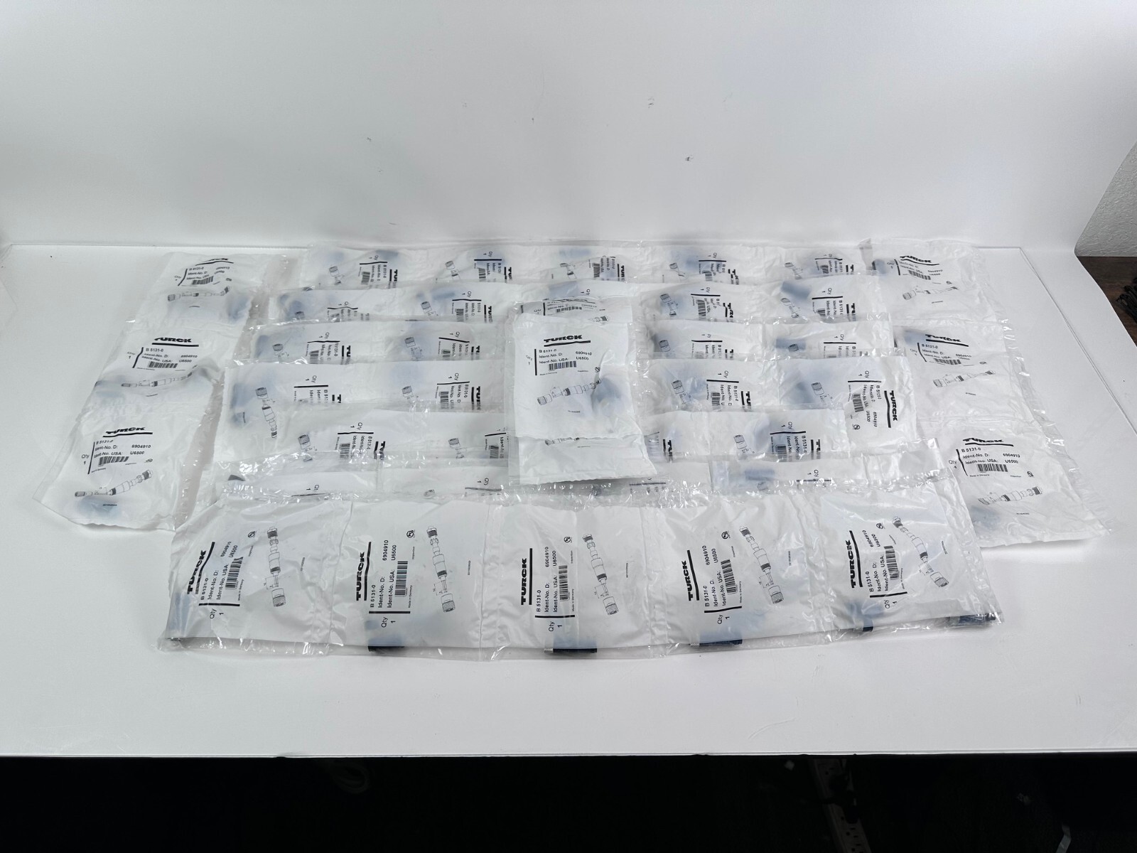 (NEW) (LOT OF 80) TURCK ELEKTRONIK B-5131-0 CONNECTOR FEMALE (U6500)