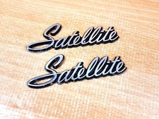 1971-1974 PLYMOUTH SATELLITE EMBLEM - PAAR - ORIGINAL - VINTAGE - MADE in USA