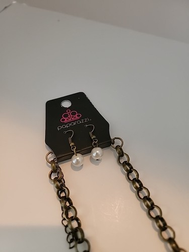 PAPARAZZI SCHMUCK Statement Halskette & Ohrring Set Neu mit Etikett Messingfarben/Kunstperlen - Bild 5 von 7