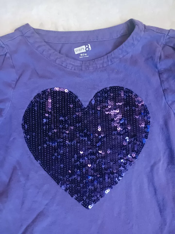 Camisa Crazy 8 Púrpura Lentejuelas Corazón Manga Larga Talla M (7-8) Foto 2 de 3