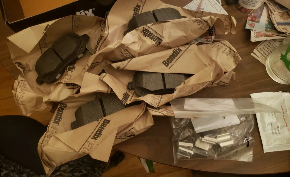 Pastillas de freno traseras Chrysler Town & Country Dodge Grand Caravan y Journey Ram C/V Foto 3 de 3