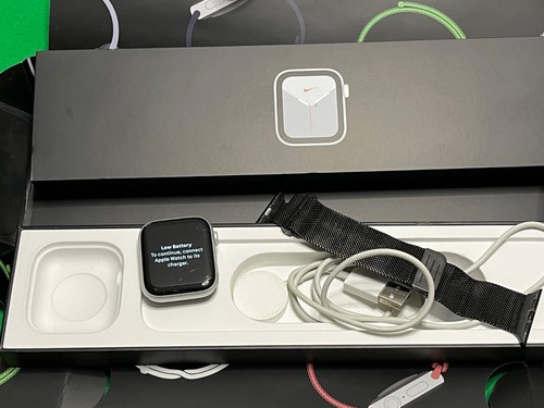 Apple Watch Series 6 Nike 44mm GPS Silber mit Armband Zustand: Gebraucht