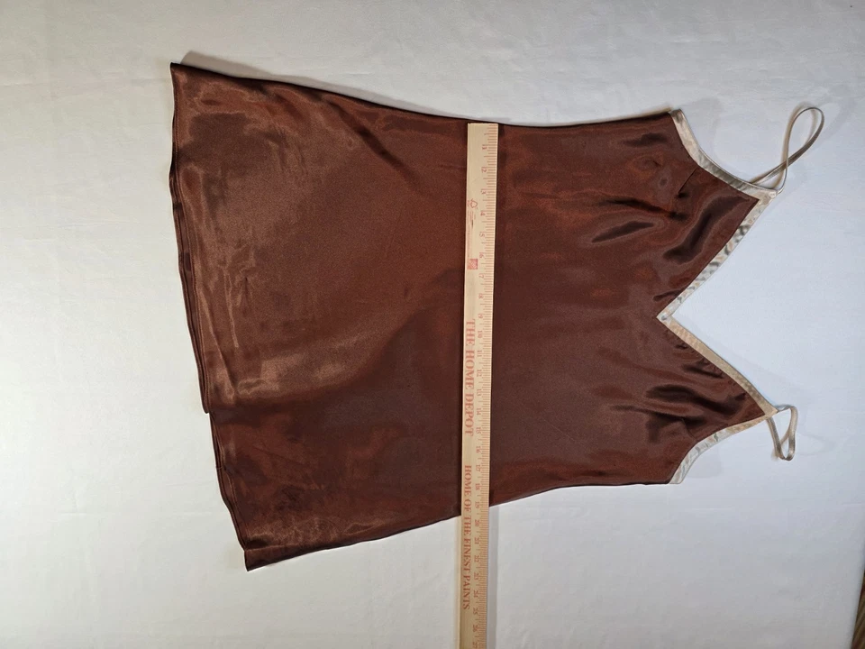 Женская большая атласная короткая ночная рубашка с ремешками Jones New York коричневая и желтовато-коричневая - Изображение 4 из 4