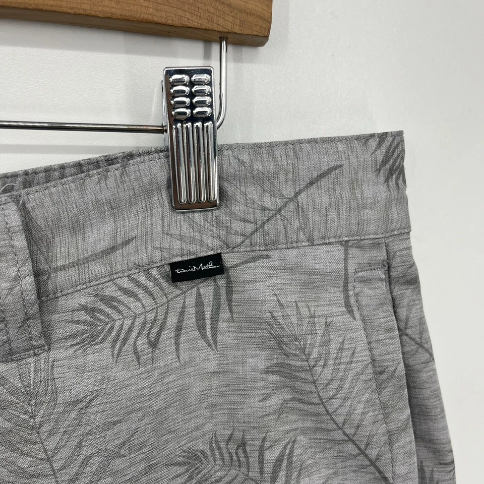 Pantalones Cortos Chinos Travis Mathew Para Hombre Talla 34 Gris Estampado Floral Palma Golf Frente Plano Foto 4 de 4