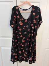 Size 1X Black Floral V-neck knit Dress by Roamans