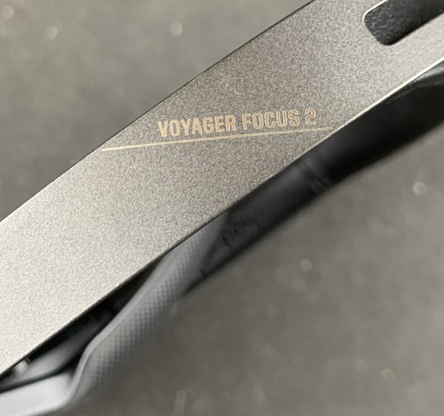 Casque Plantronics Poly Voyager Focus 2 UC avec station de charge ANC & BT700 USB-C - Photo 5/5