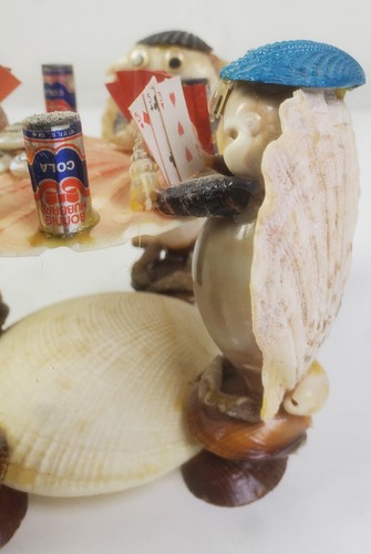 Vintage 1970s Googly Eyed Seashell Frogs Playing Poker, Cigars And Cola - Picture 6 of 10