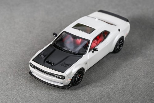 ZD SH 1:64 White Carbon SRT Hellcat Muscle Sports Model Diecast Metal Car BN - Picture 5 of 12