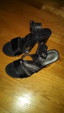 Nine West - Silver Platform Heel and Black Leather Shoe - Size 7.5M