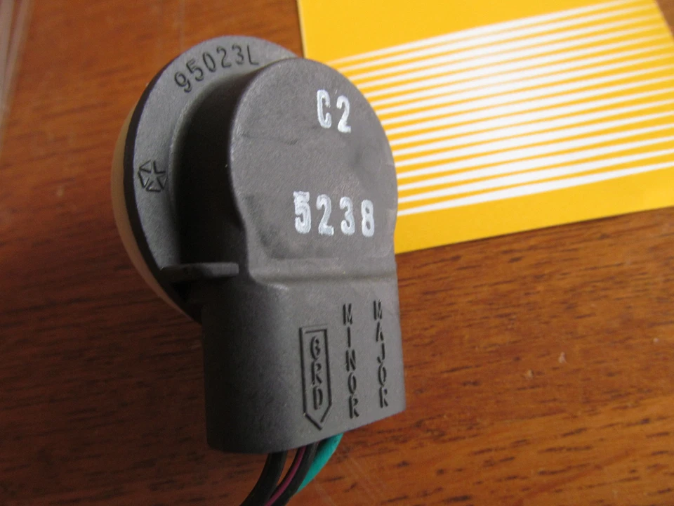 Enchufe giratorio/trasero NAPA Belden Chrysler 1996-1984 #784810 (AH-23) Foto 3 de 4