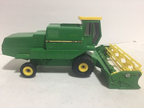 John Deere 985 Hydro 4 Combine con testa e cabina in grana funzionante scala 1/50 di Ertl - Foto 3 di 12