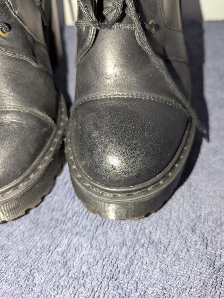 Botas Dr Martens Averil para mujer talla US 7 cuero negro tacón con cordones  Foto 3 de 4