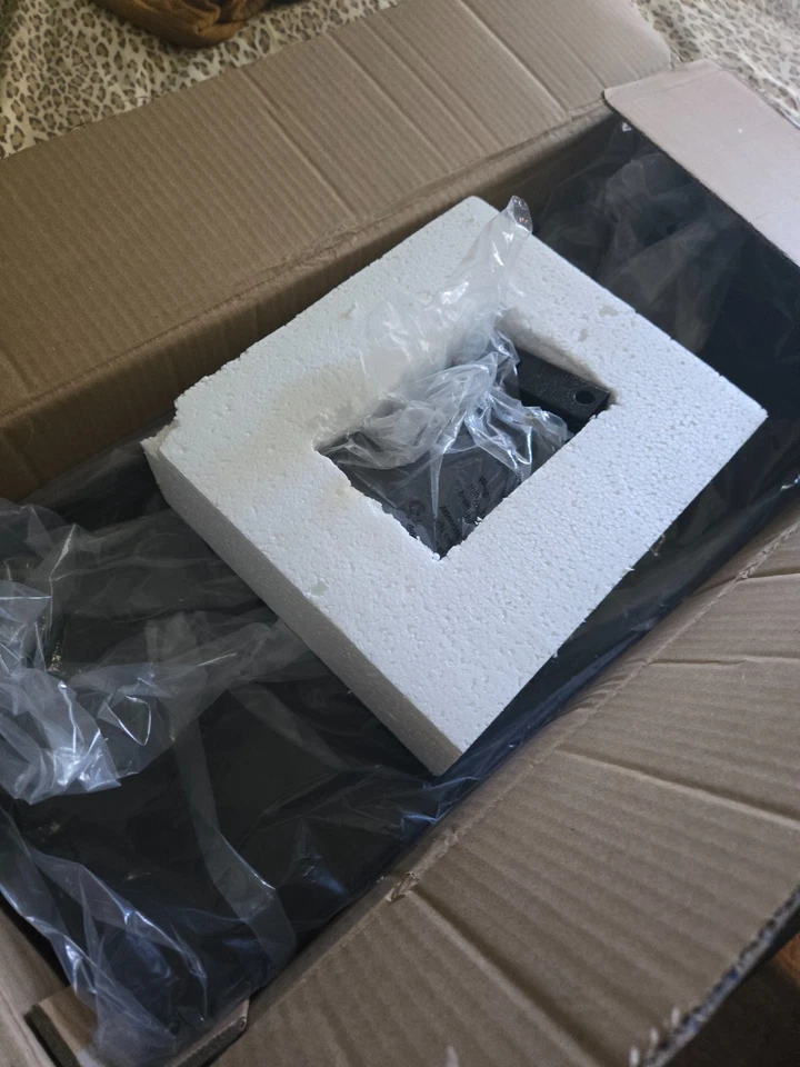 Estante delantero plegable Traeger Tailgater y parrilla serie 20 NUEVO SIN USAR Foto 4 de 4