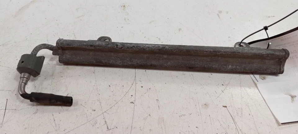 Barra de montaje de inyector de inyección de riel de combustible Nissan Versa 2007 2008 2009 2010 2011 Foto 2 de 4