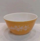 Vintage PYREX "Butterfly Gold " #402, 1.5 Quart Mixing / Nesting Bowl