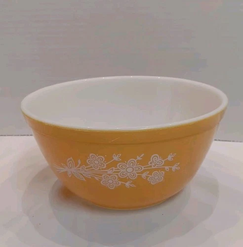 Vintage PYREX "Butterfly Gold " #402, 1.5 Quart Mixing / Nesting Bowl