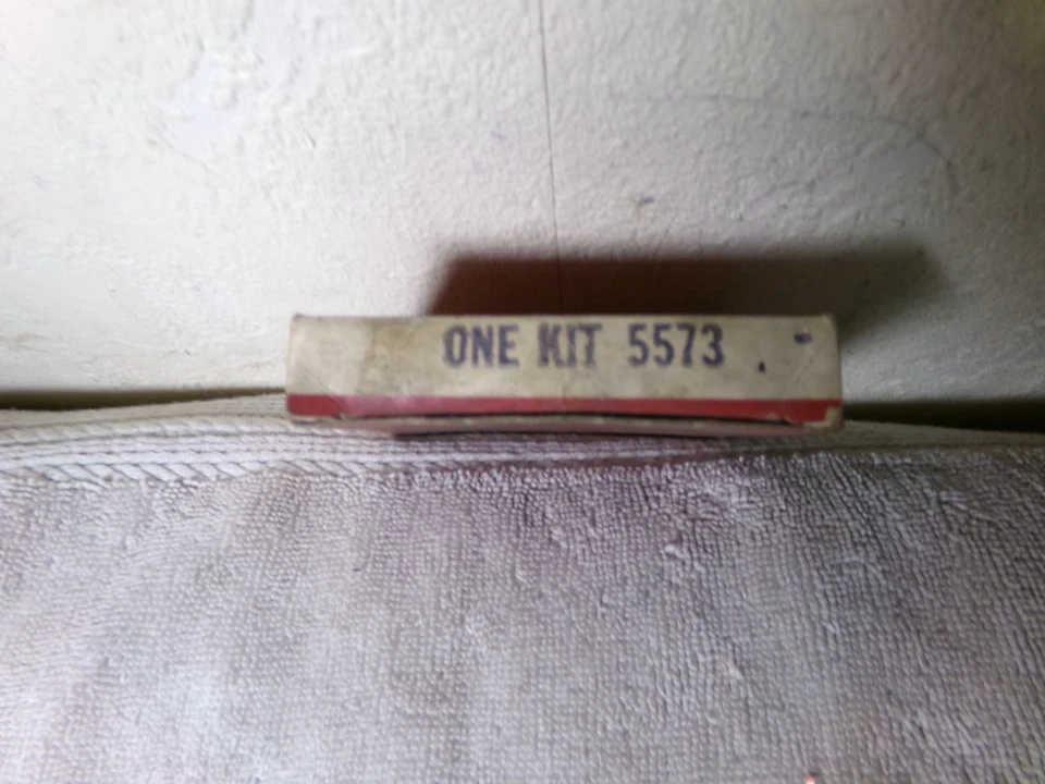 Sello de aceite nacional, 5573 se adapta al cojinete de rueda trasera Chevrolet 1958-1964 tamaño completo Foto 2 de 4