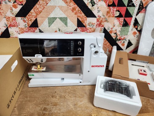 BRAND NEW! Bernina 880 Plus Package w/ V9 DESIGNER PLUS & JUMBO HOOP, ALL NIB!! - Picture 6 of 24