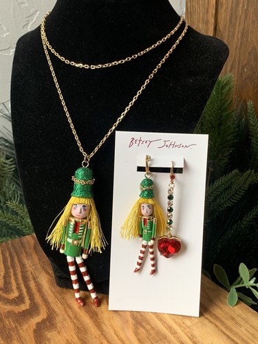 NEU Betsey Johnson Halskette Weihnachten Urlaub Mädchen Nussknacker Anhänger Set. - Bild 2 von 4