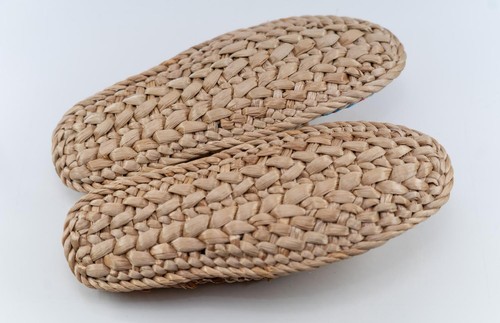 (18095) Folklore / Russland: handgemachte Schuhe aus Bast / Korbgeflecht / Stroh - Bild 2 von 3