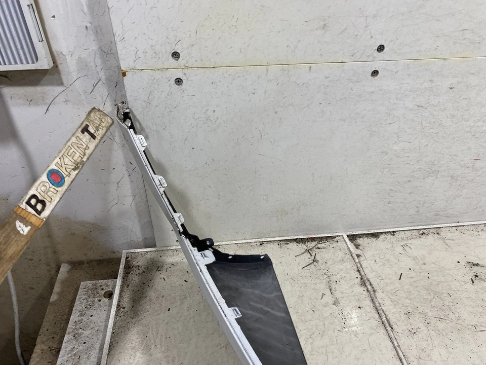 Cubierta de parachoques trasero OEM 2016 2017 2018 2019 2020 Volvo V90 Cross Country Foto 4 de 4