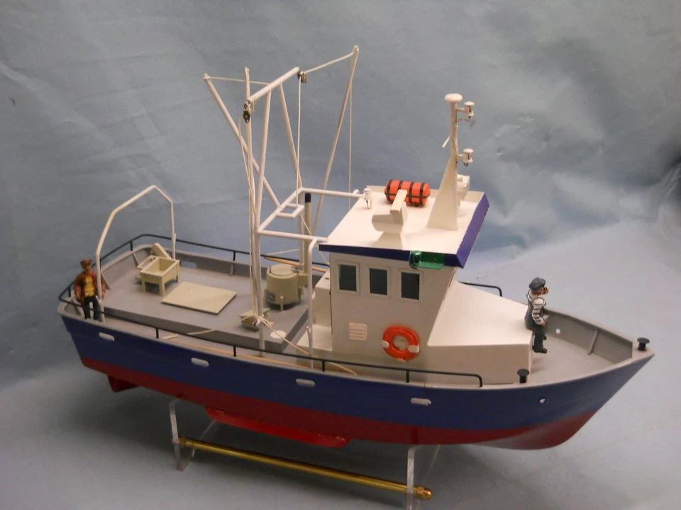 Gfk Rumpf für Heckfänger,Kutter oder Arbeitsschiffe (Teilesatz) - Bild 2 von 4