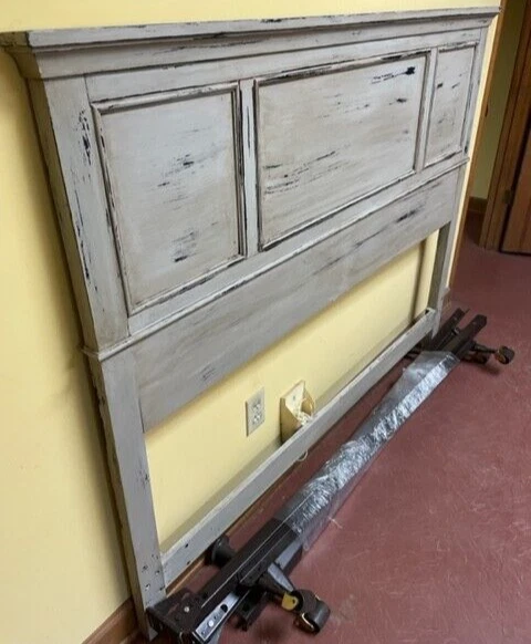 CABECERO WAYFAIR QUEEN CON MARCO, PINTADO PROFESIONALMENTE EN “ACABADO DESGASTADO” Foto 2 de 4