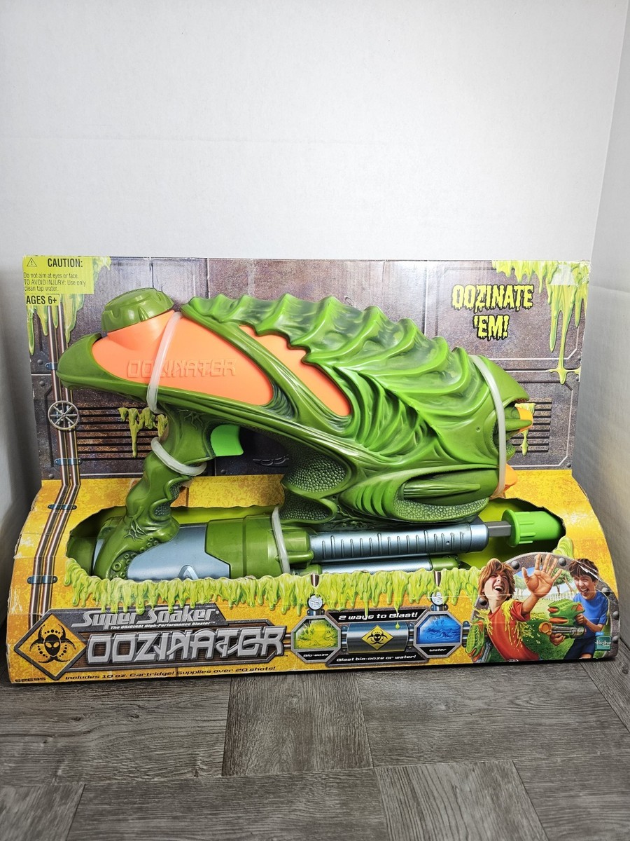 Hasbro OOZINATOR Super Soaker Toy Water Gun 2005 Alien Xenomorph