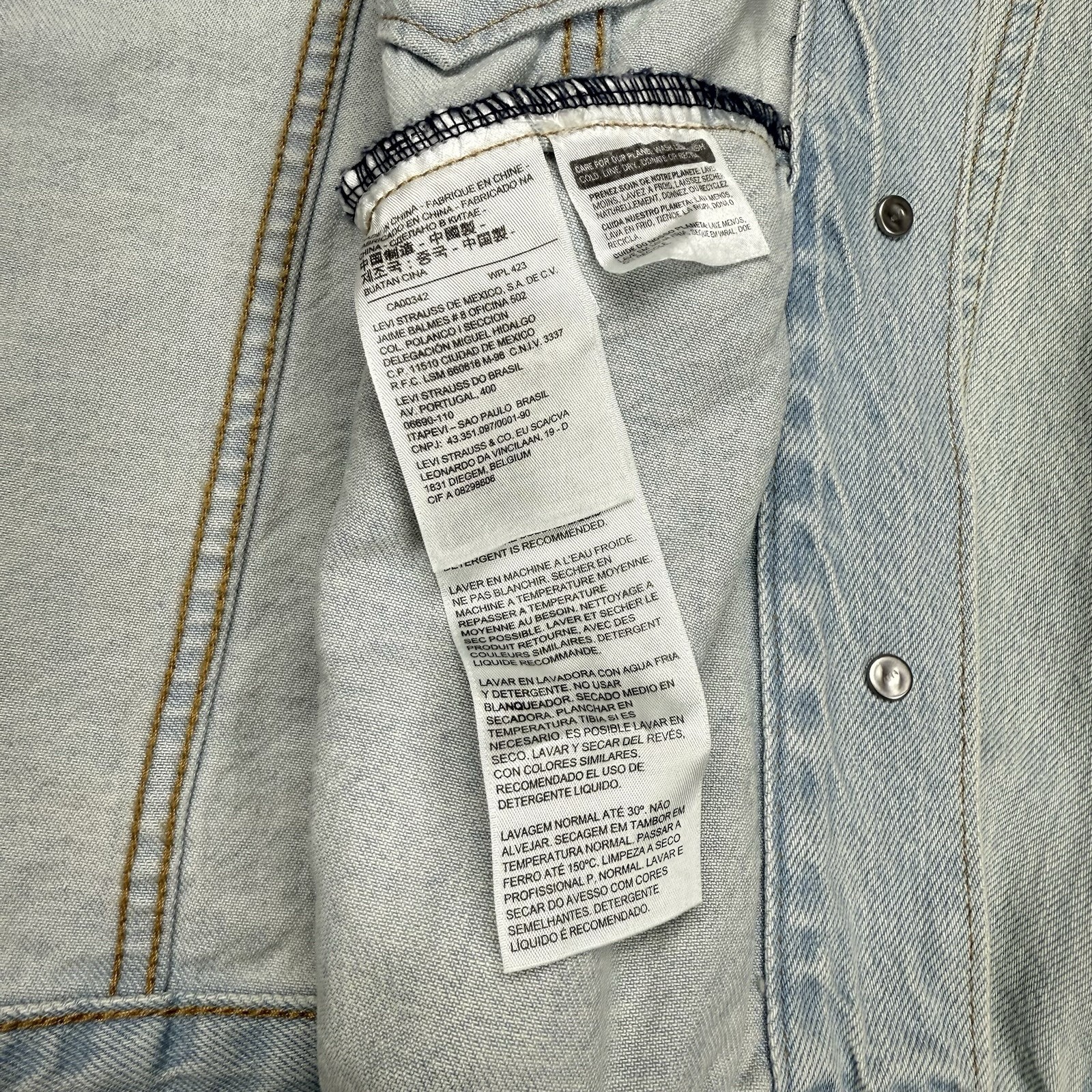 Levi's Premium Mens Denim Trucker Jacket L Blue Light Wash Pleated Workwear