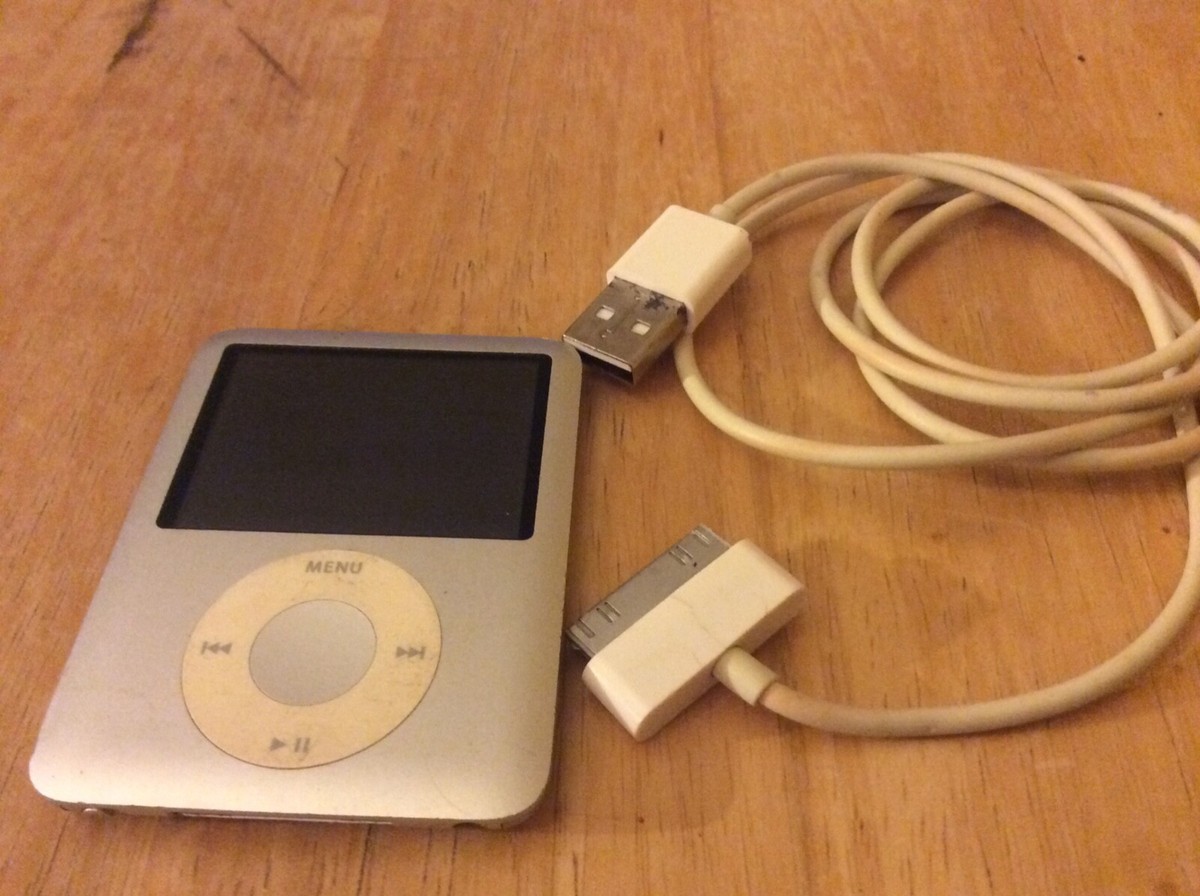 Apple iPod Nano 3rd Generation 4GB Silver MP3 Player | eBay