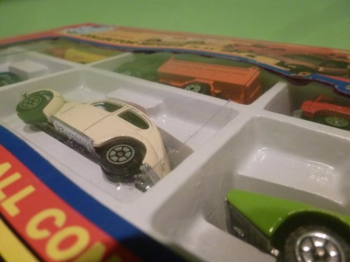 YATMING ROAD TOUGH PLAY SET - VOLKSWAGEN JAGUAR SAAB TRUCKS SHELL - IN BOX - Picture 8 of 9