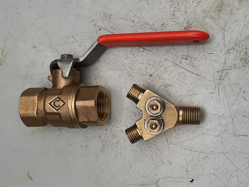 VINTAGE 2 BRASS SHUT OFF VALVES. 3/8 600 CWP, 1 Y SHUT OFF VALVE