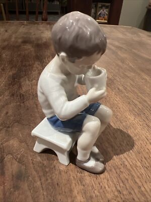 B&G BING & GRONDAHL GLAZED PORCELAIN FIGURINE 1713 Denmark Boy Cup