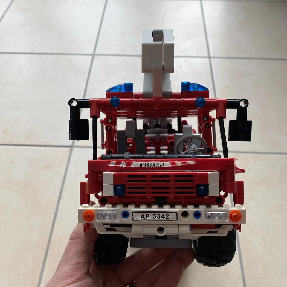 LEGO Technic 8289 Fire Truck, photo 3 sur 5