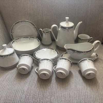Crown Ming Fine China Set Jian Shiang Blumen Black Band Teeservice plus Sauciere