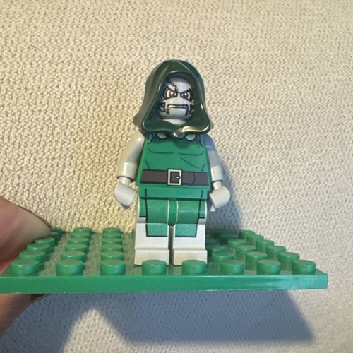 Custom Printed Doctor Doom Minifigure (Hard Cape & Energy Effects) Lego Marvel e