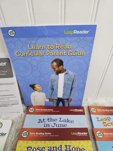 Leapfrog LeapReader Pen With 9 Early Reading Series books - Picture 8 of 9