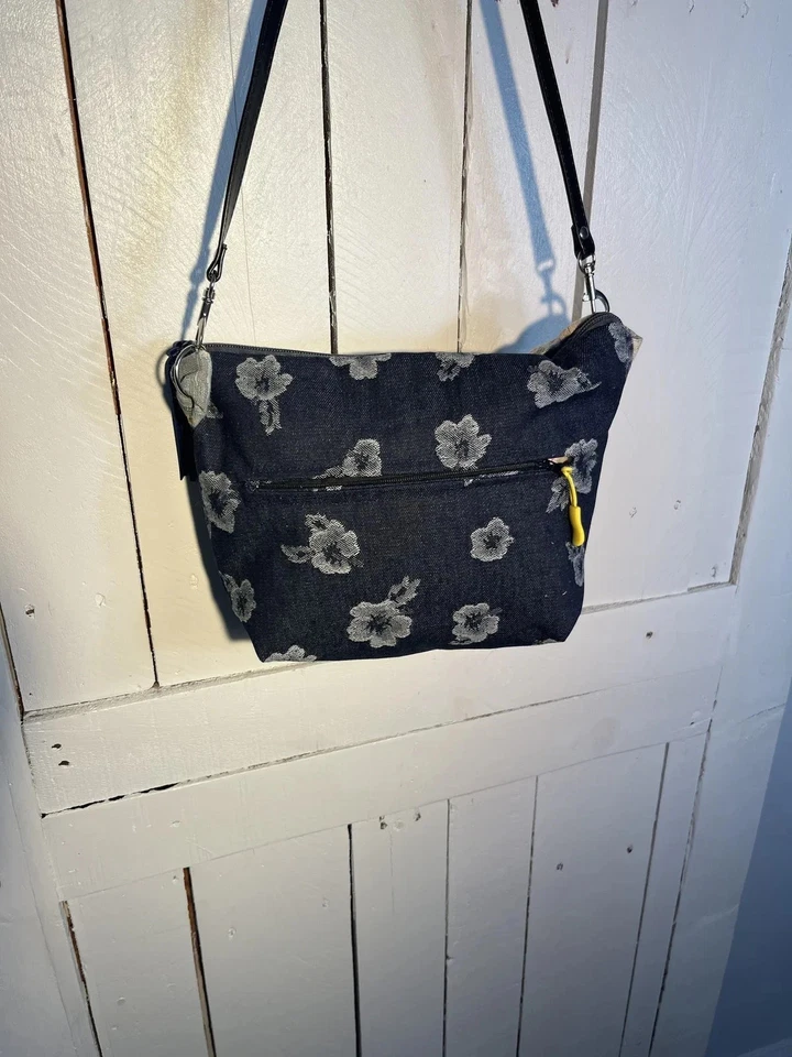 Bolso de mano faro tapiz vintage con tapiz denim estilo con diseño tejido. Foto 3 de 4