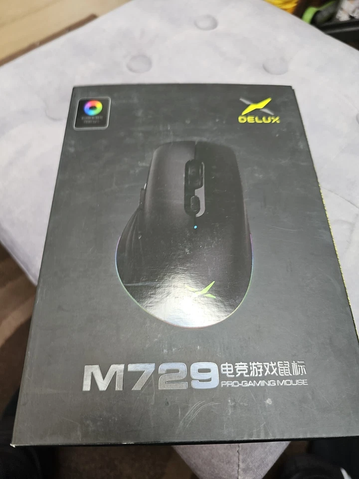 M729 Wireless Ergonomic Mouse, White, RGB Lighting, Programmable, Brand New. - Image 4 of 4